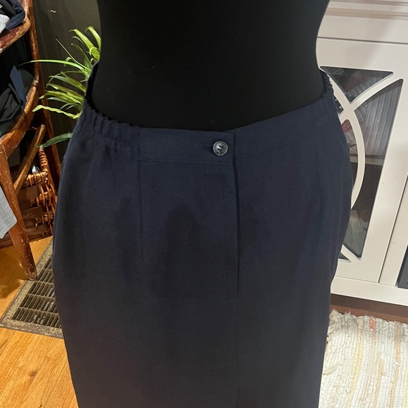 Savion Size 14 Elegant Navy Pencil Skirt for Women - Picture 3 of 4